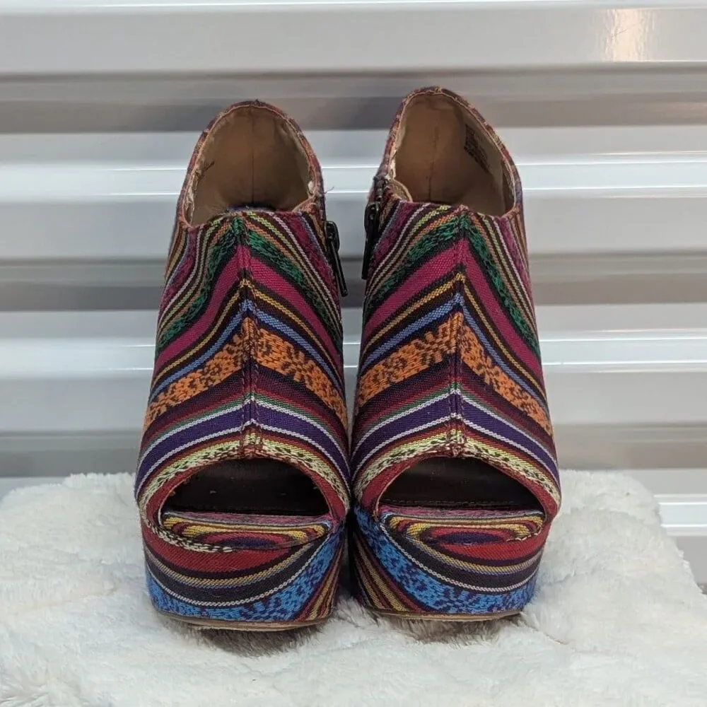 Steve Madden‎ Size 7.5 Fiesta Stripe Embroidered Peep Toe Platform Wedge